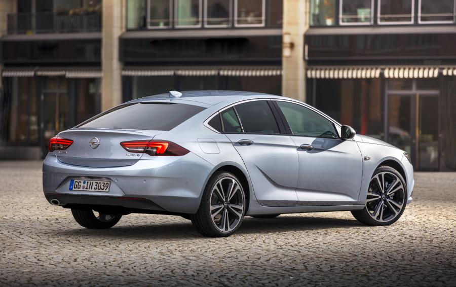  Opel Insignia Grand Sport Turbo D 2017 года  (фото 3 из 29)